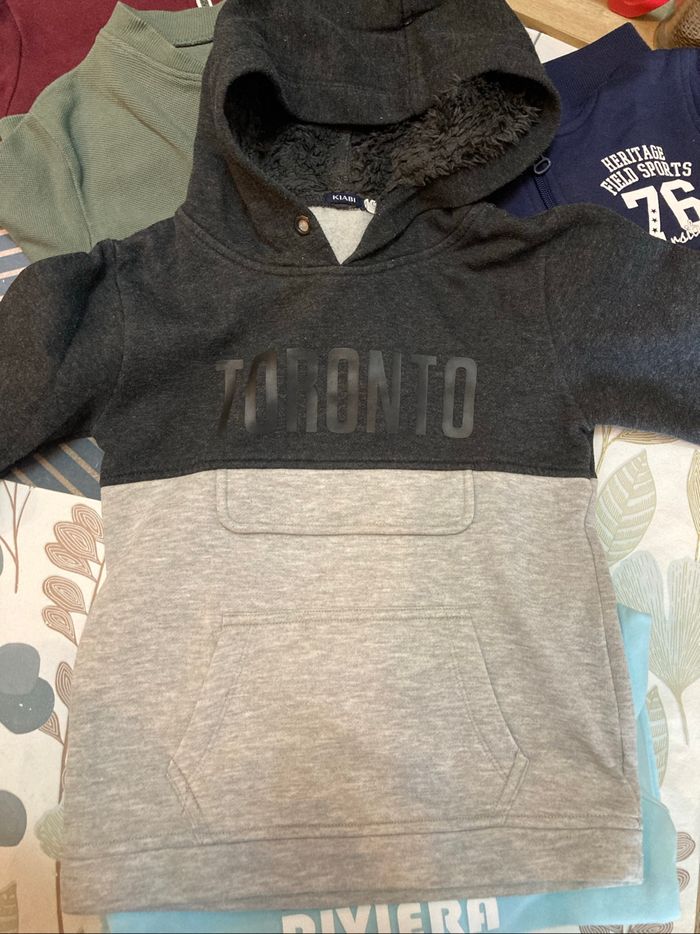Lot de 5 pulls / gilets zipés 8 ans - photo numéro 3