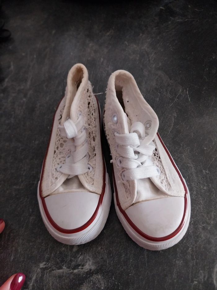 Basket blanche avec dentelle 25 fille