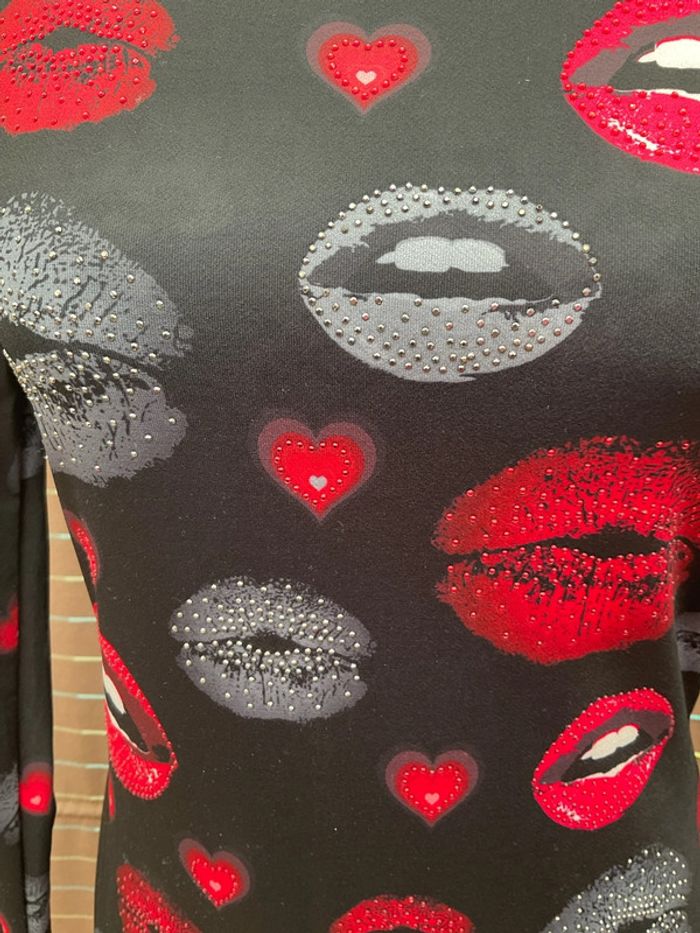 Robe noire avec bouches rouges m/L - photo numéro 2