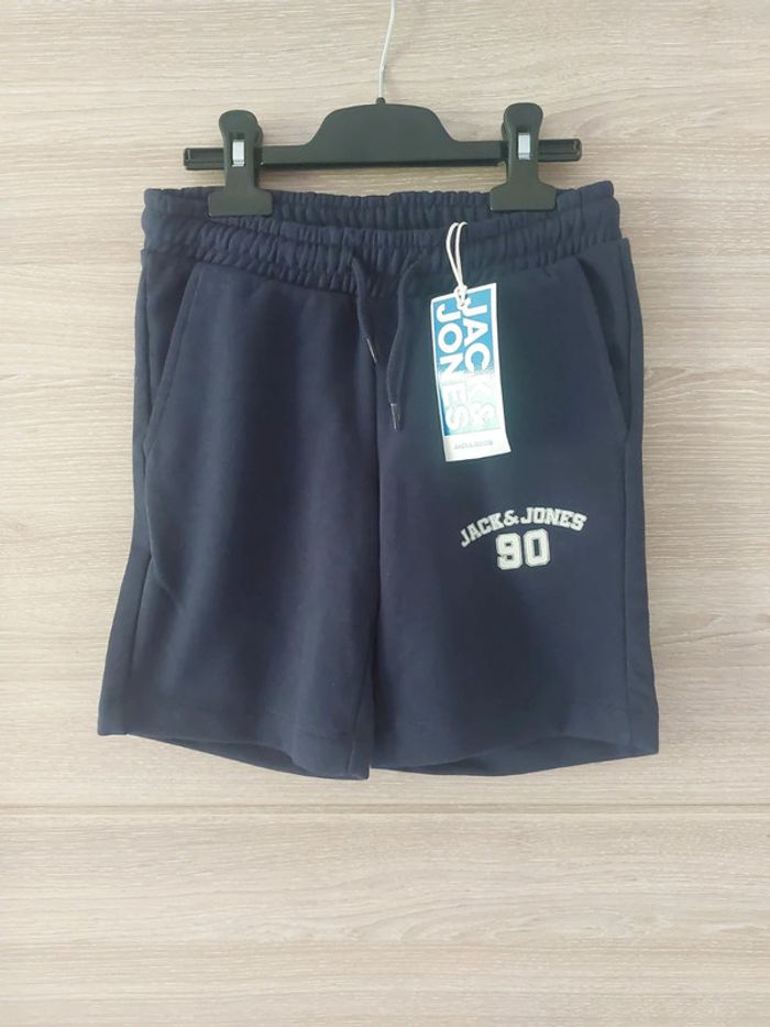 Short 8 ans