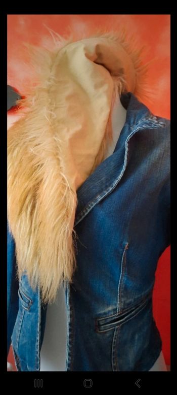Veste en jean avec col amovible en fausse fourrure de chez Fornarina