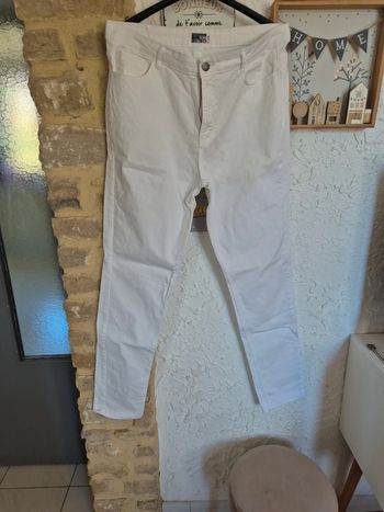 Jean slim blanc Kiabi taille 46 longueur 34