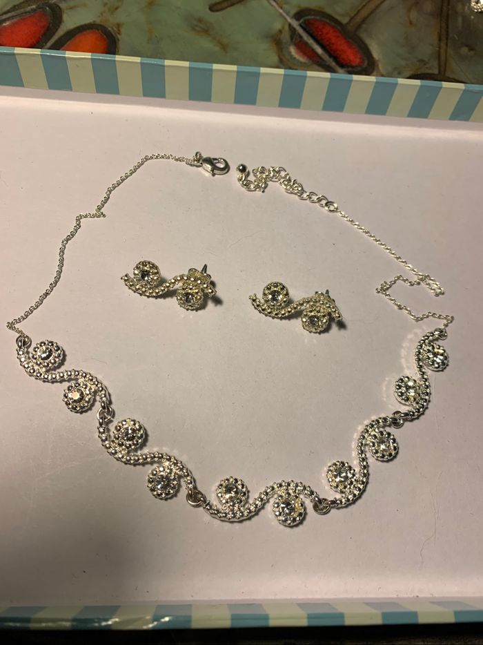 Collier et boucles d’oreilles strass - photo numéro 3