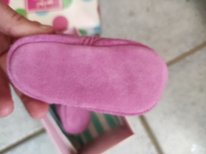 Chaussures fille, Mini boden neuves dans leur emballage d'origine 3-6 mois - photo numéro 2