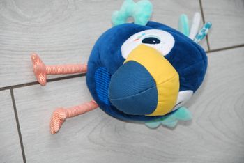 Peluche doudou d'activités Pablo le toucan Pique Assiette Lilliputiens