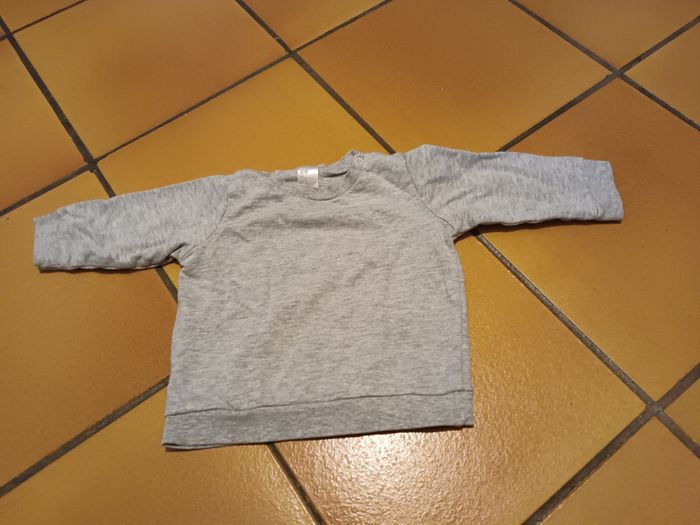 Tee-shirt manche longue H&M 9 12 mois gris