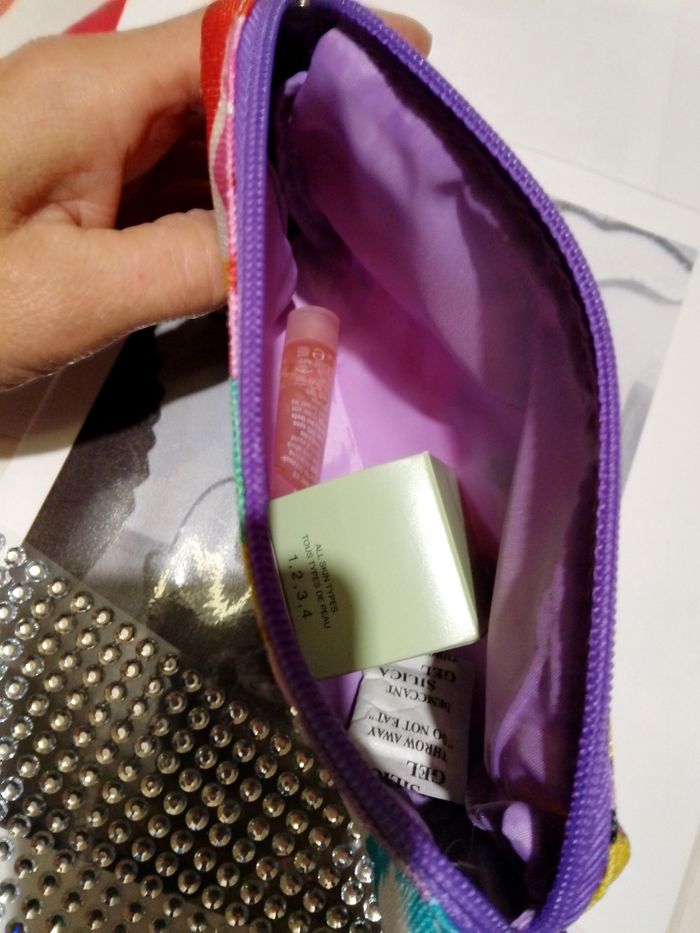 Trousse de maquillage Clinique avec produits - photo numéro 3