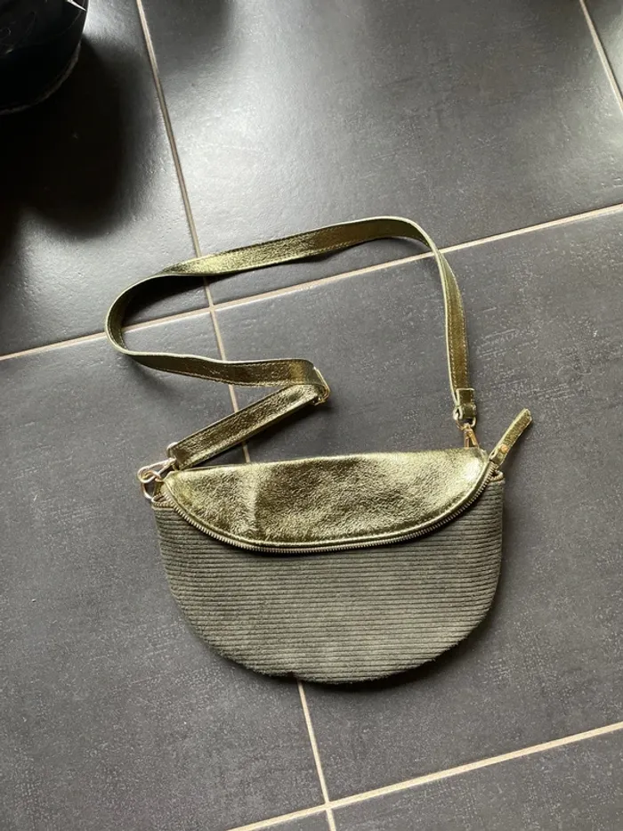 Sac banane en cuir irisé et nubuck côtelé