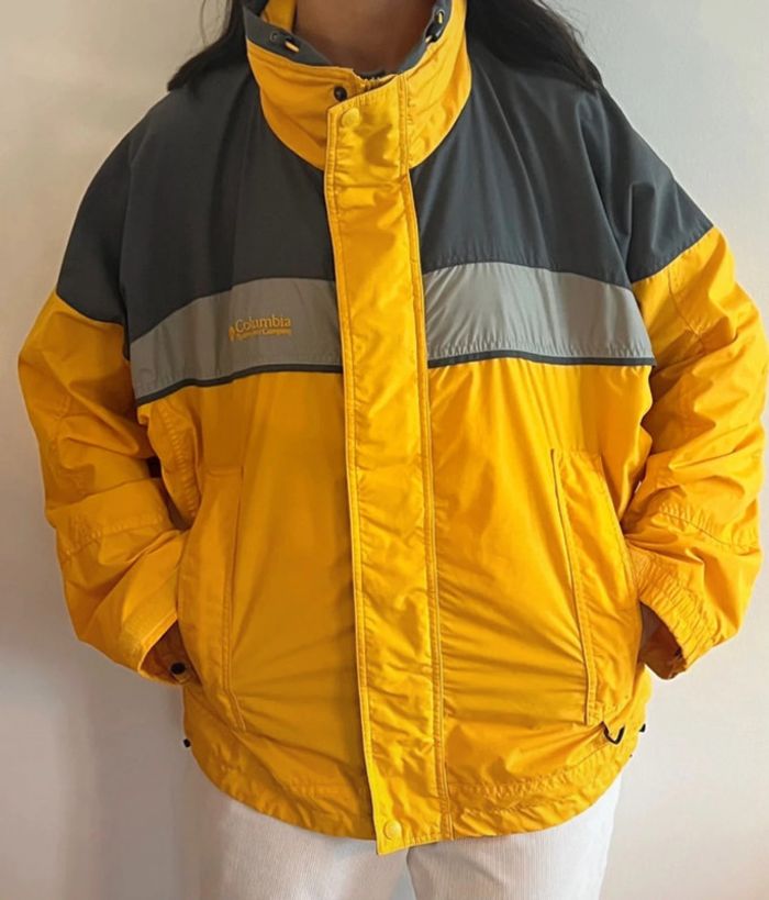 Magnifique manteau / veste Columbia Bugaboo vintage avec multiples poches taille M couleur jaune
