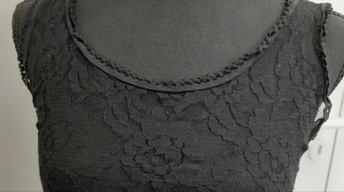 Très joli débardeur sexy en dentelle noire Rectangle Blanc - photo numéro 5