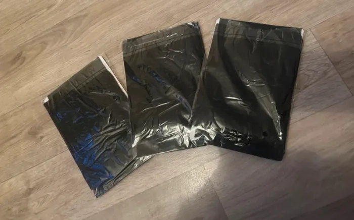 Lot de trois paires de collants noirs opaque , 20 denier taille L/40. Neuf.