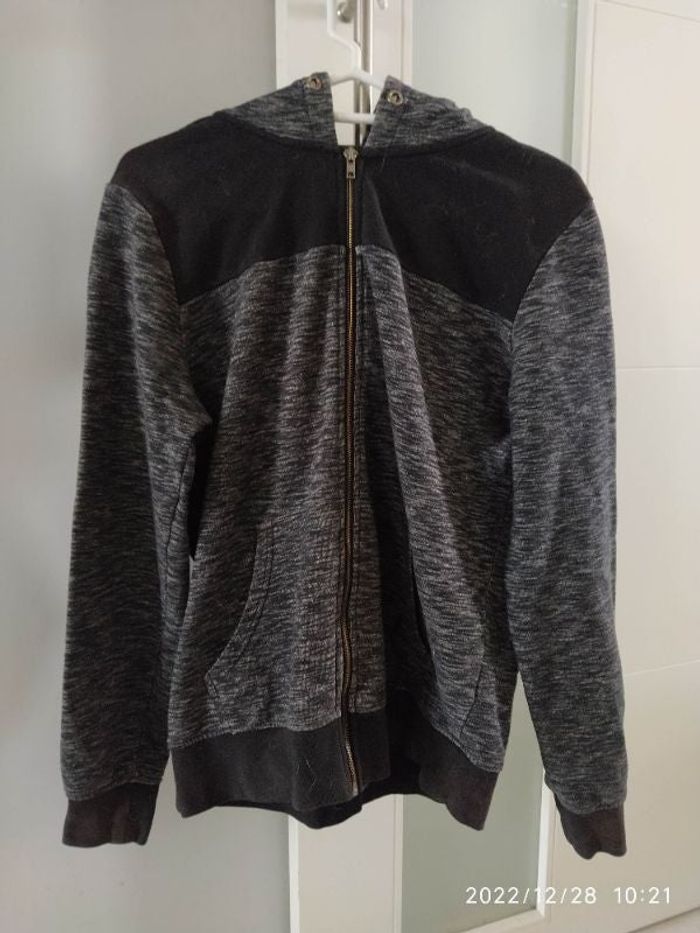 Sweat zippé à capuche
