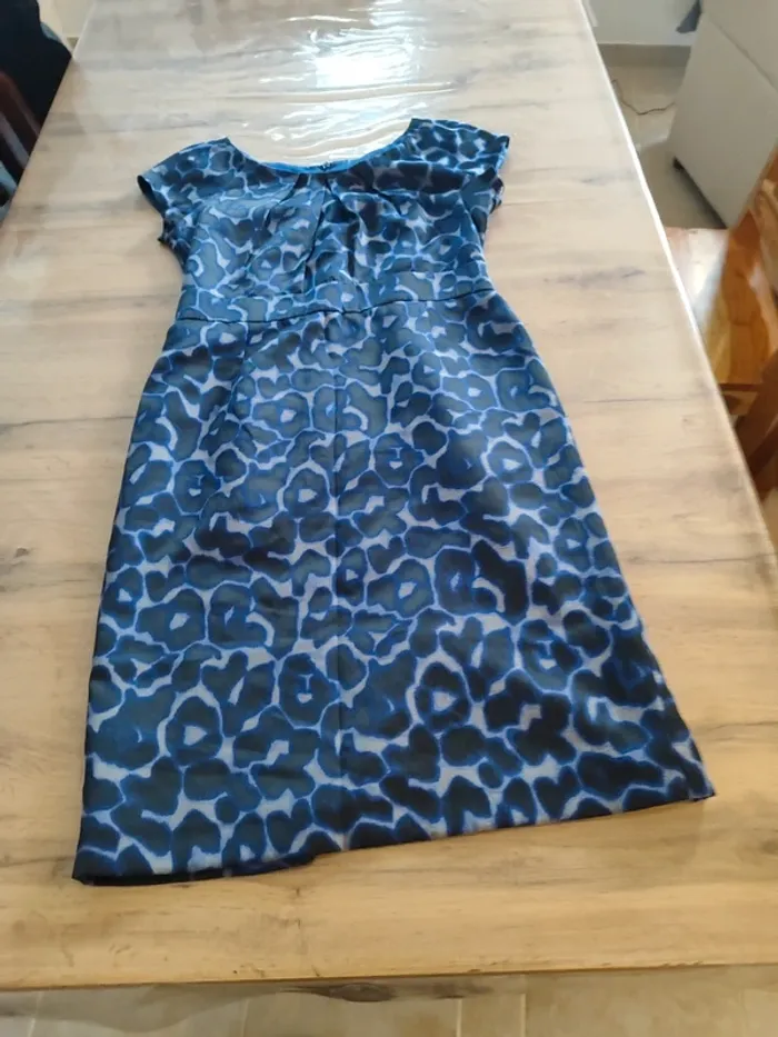 Robe Kaliko Bleue à Imprimé, Taille 38 - Élégance Moderne pour Toutes les Occasions !