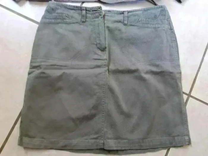 Ensemble Jupe courte et veste kaki taille 38/40 - photo numéro 2