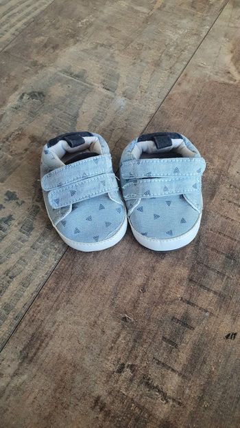Petit chaussons chaussures 1/6 mois en très bon état 👌