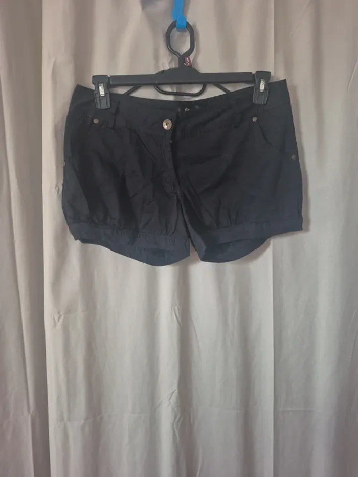 Short noir