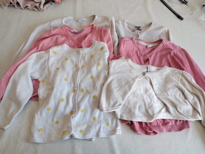 Lot 5 gilets + 1 boléro