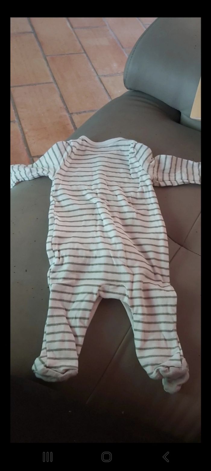 Pyjama ete et bodie hivers 1 mois - photo numéro 3