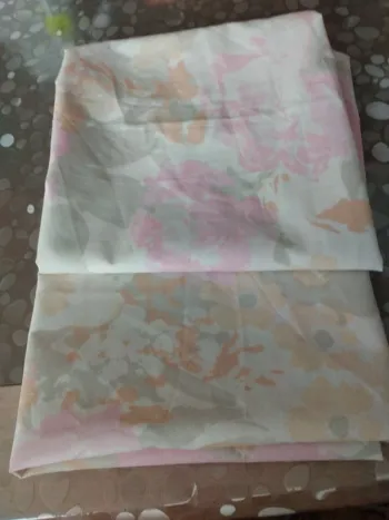 Deux taies d'oreiller multicolore