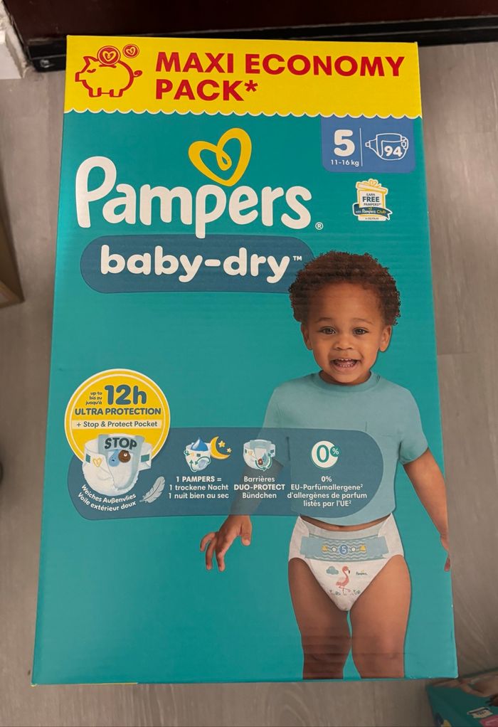 Couche Pampers baby-dry taille 5 94 couches