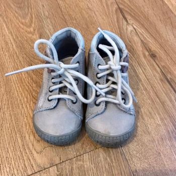 Chaussures grises babybotte