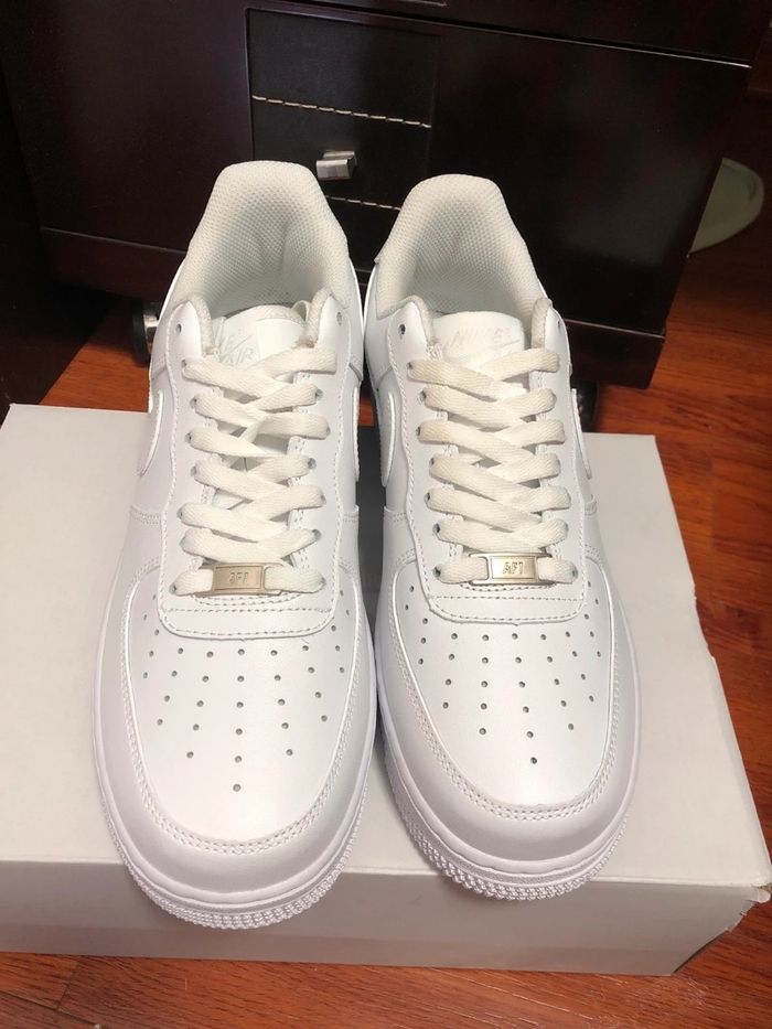 Nouveau Nike Air Force 1 Low Blanc Taille 44 - photo numéro 2