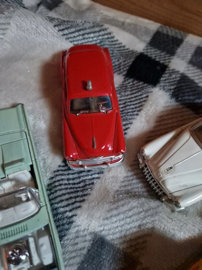 Lot de 4 voitures 1:43 en métal - photo numéro 3