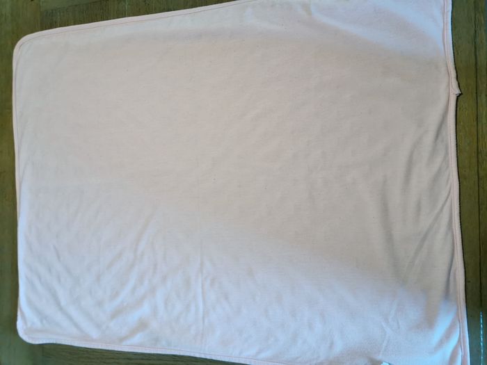 Couverture bébé enfant  légère rose pâle cœur 67 X 88 cms - photo numéro 3