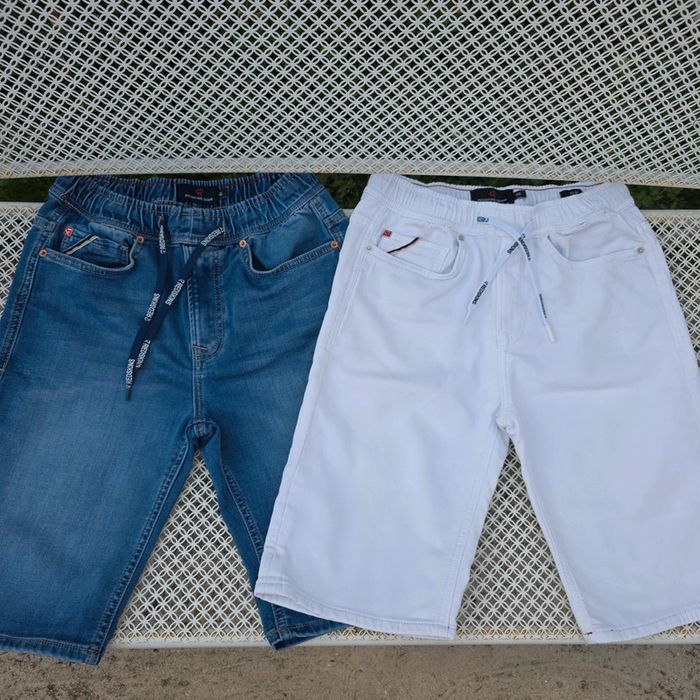 2 shorts en jean. Redskins