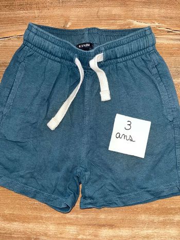 Short 3 ans