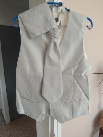 veston lavallière et mouchoir pour costume