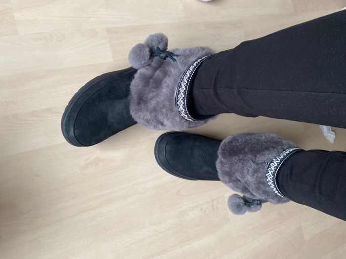 Superbes bottines fourrure UGG neuves - photo numéro 3