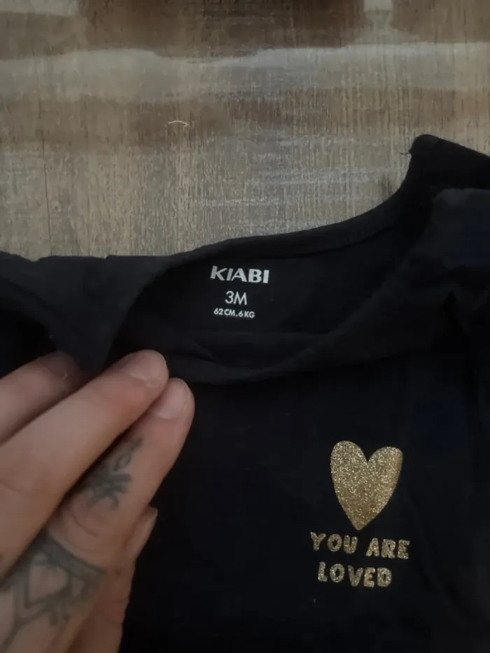 Joli t-shirt « you are loved »x2 - photo numéro 3
