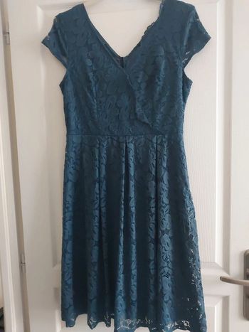 Robe bleu style broderie avec jupon taille 40