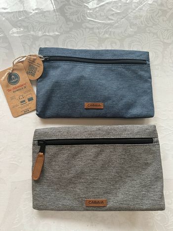 Pochette grise ou bleue - Cabaia