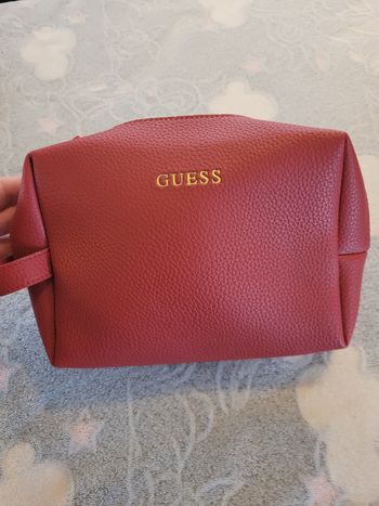 Trousse de toilette homme neuf
Guess