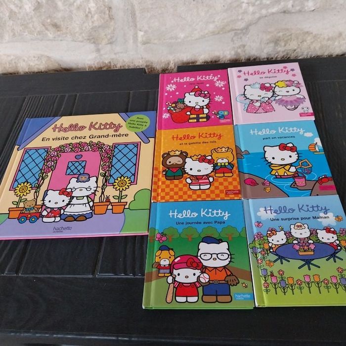 7 livres Hello Kitty 5 euros le lot