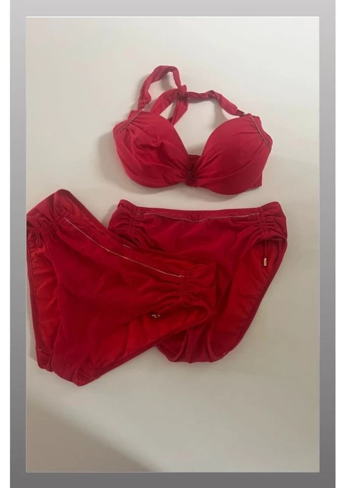 Maillot de bain deux pièces avec deux bas rouge et doré Lise Charmel Taille 42