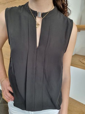 Blouse longue h&m
Coloris gris anthracite / noir clair
Sans manche 
Peut se porter longue ou blouser
Taille 34
Excellent état