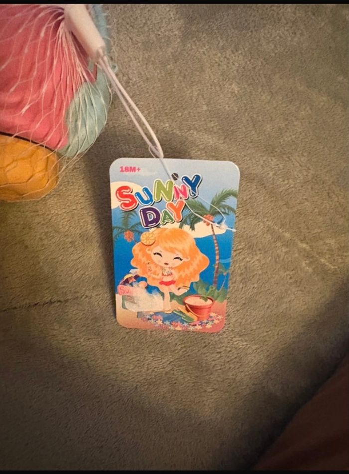 Camion benne avec jeux de plage ou de jardin - photo numéro 5