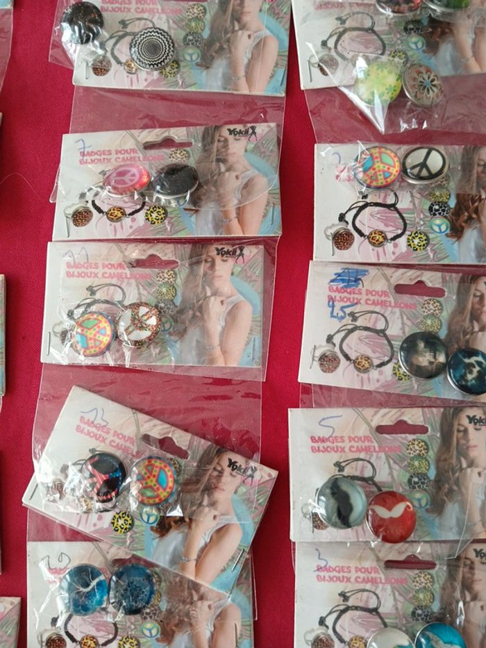 Lot 3 bracelets et badges breloques - photo numéro 7