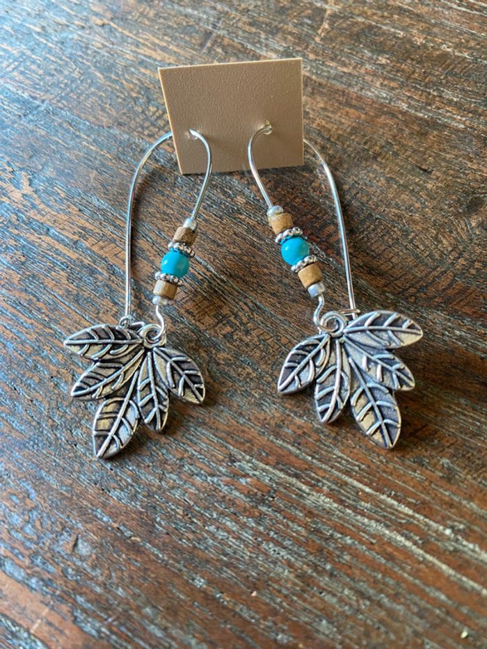 Magnifiques boucles d’oreilles feuilles et perles - photo numéro 4