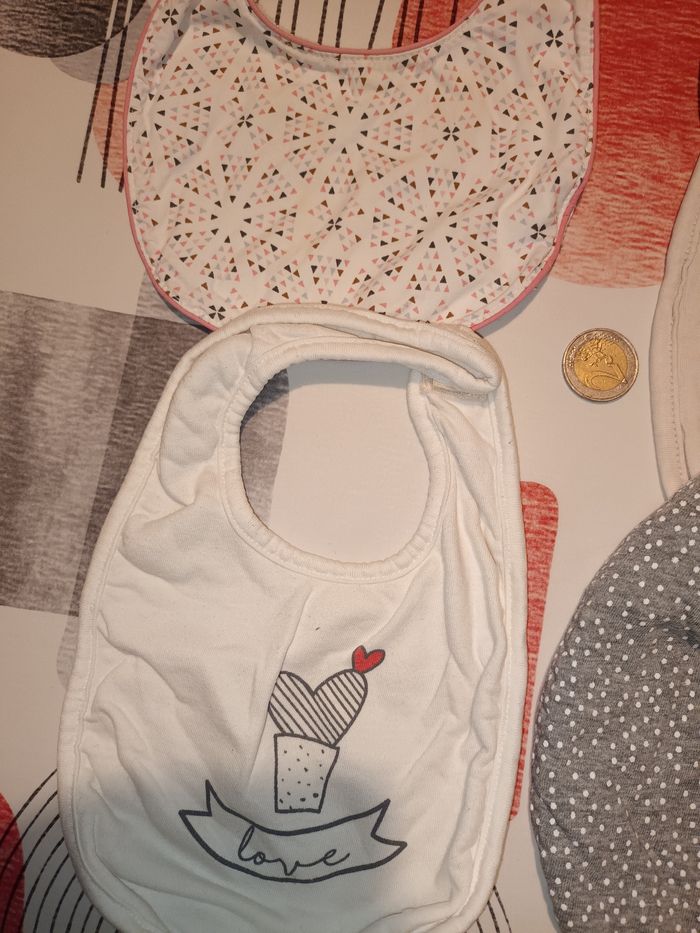 Lot 4 bavoirs 👧 - photo numéro 2