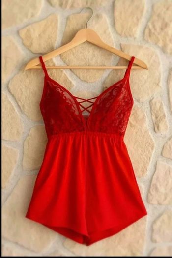 Combinaison Romantique en Dentelle Rouge Passion – Taille XS