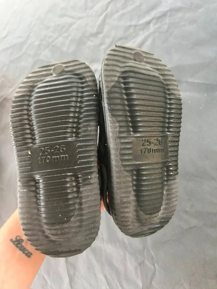 Croc Spiderman taille 25/26 - photo numéro 3