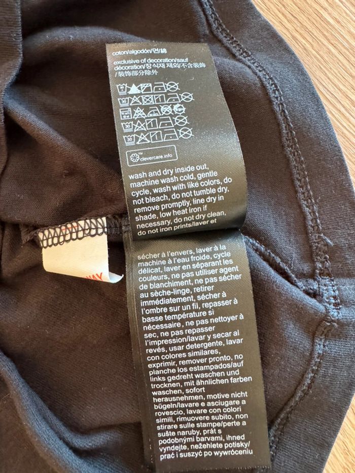Tee shirt Calvin Klein taille 10-12 ans comme neuf - photo numéro 7