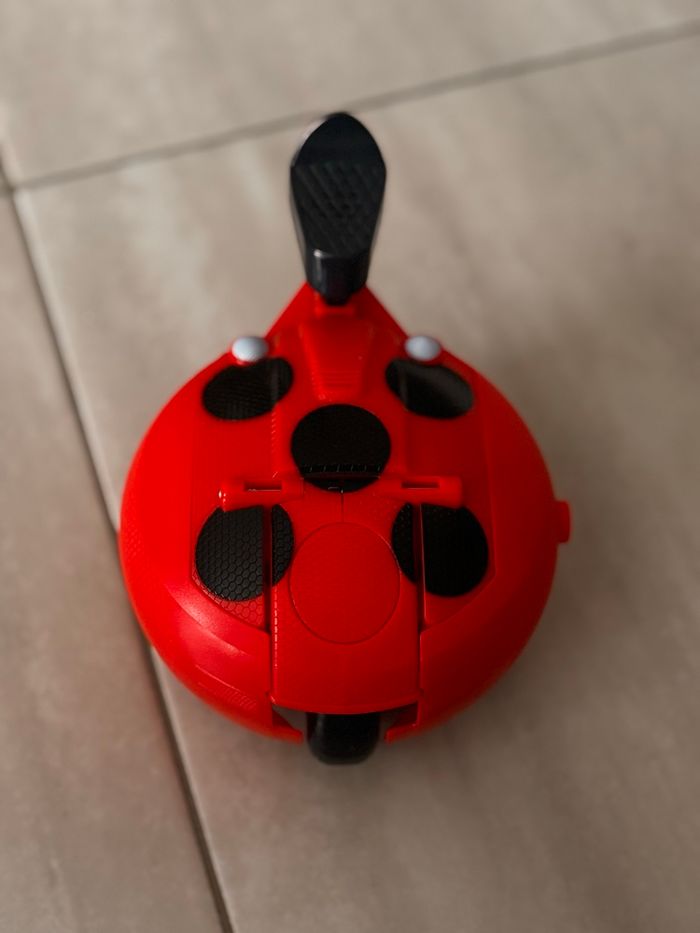 Miraculous et sa moto - photo numéro 5