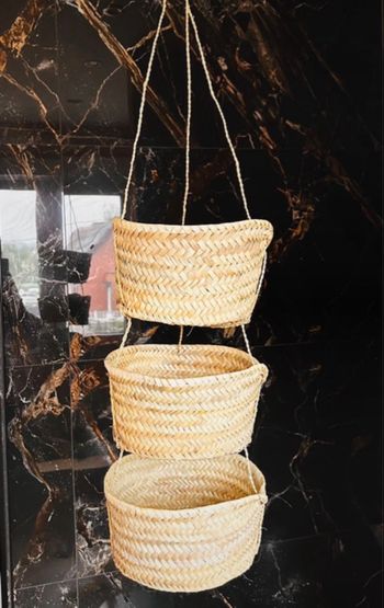 Panier à suspendre en raphia