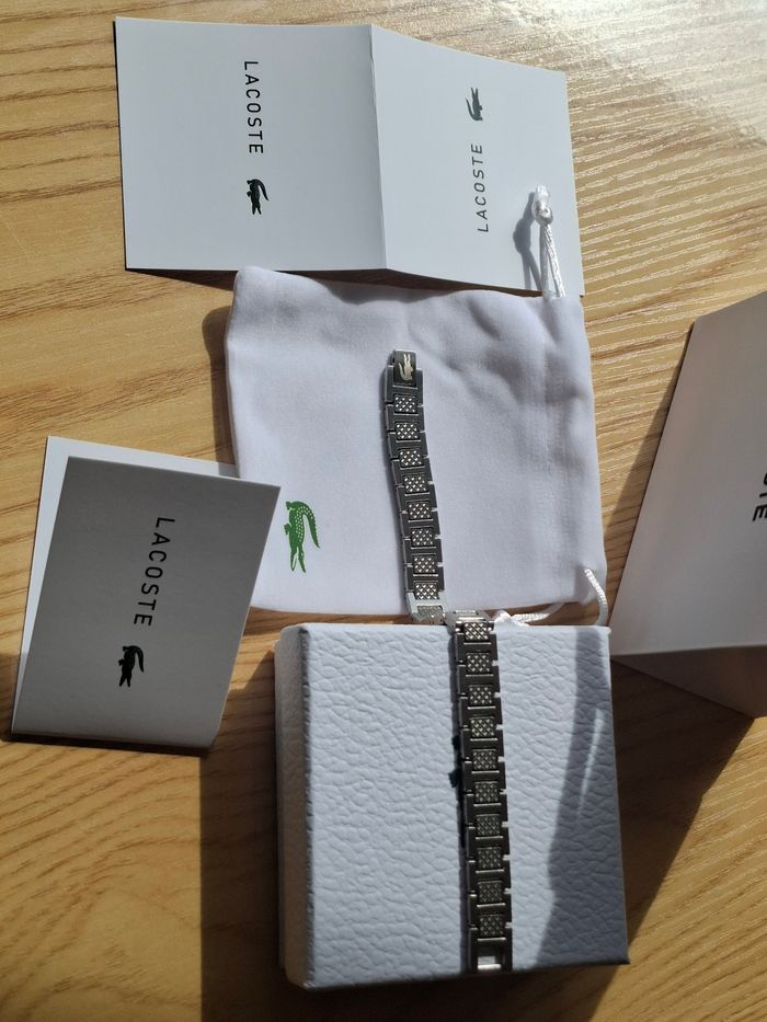 Lacoste - photo numéro 2