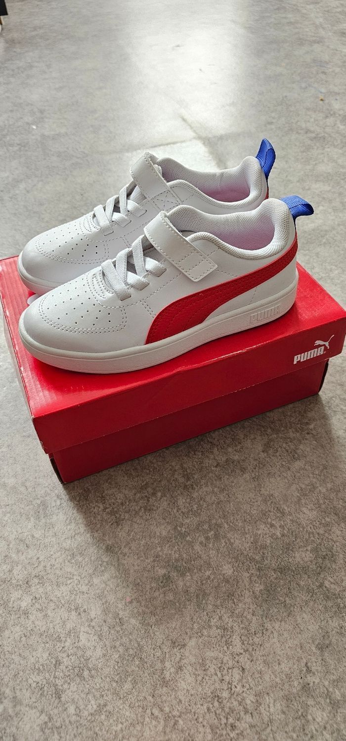 Baskets Puma enfant taille 32 – neuves – blanc/rouge - photo numéro 1